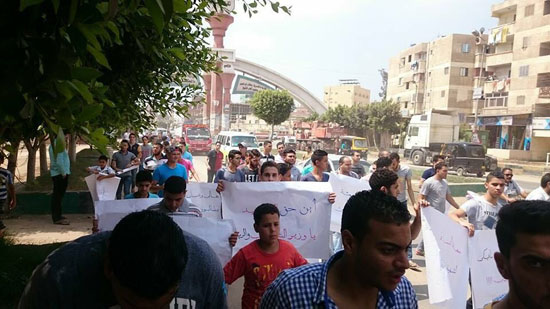 وقفة احتجاجية لأهالى ضحية الإهمال بكفر الشيخ (3)