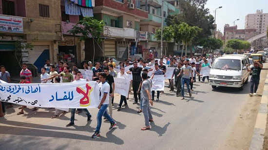 وقفة احتجاجية لأهالى ضحية الإهمال بكفر الشيخ (4)