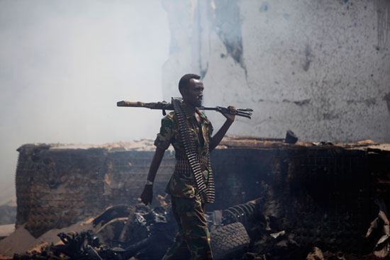 1سبعة قتلى على الأقل فى هجوم على إدارة التحقيق الجنائى بالصومال (5)