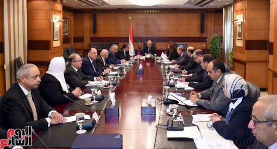1رئيس الوزراء يرأس اجتماع اللجنة العليا لمكافحة الفساد (2)