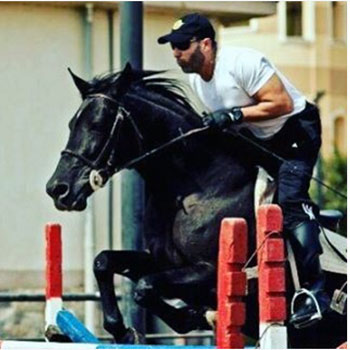 أحمد-السقا-على-الحصان