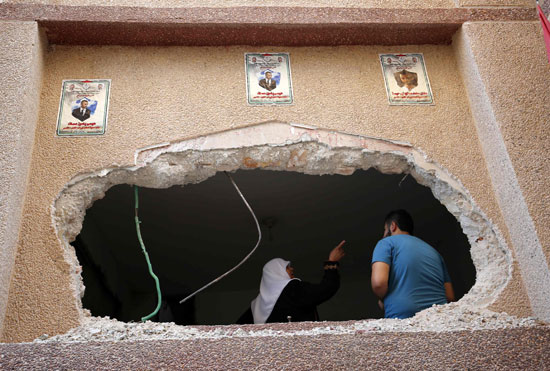 .قوات الاحتلال تهدم منزلين لفلسطينيين نفذا هجوما بالسكين (6)