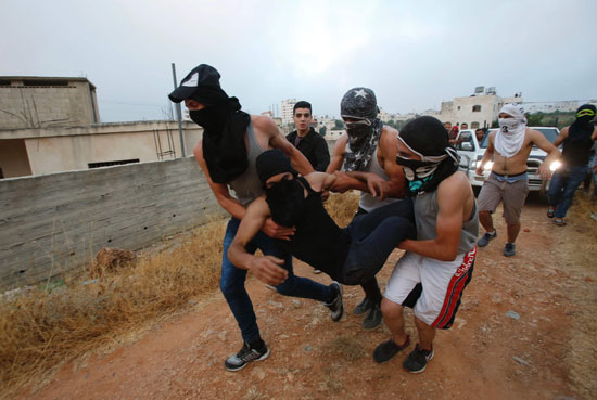 إصابة 4 فلسطينيين فى مواجهات مع جيش الاحتلال الإسرائيلى بمخيم قلنديا (7)