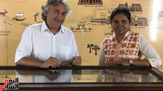 أنوبام ساه رئيس فريق مشروع الترميم مع  فيسلاتشى مديرة الآثار والمتاحف بالهند