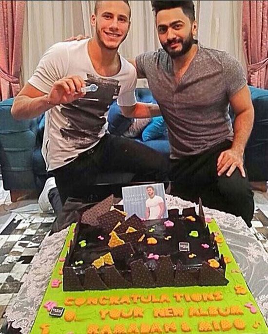 تامر حسنى برفقه رمضان صبحى  (1)