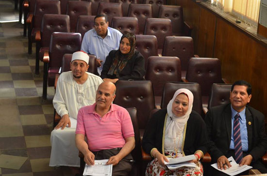 القيادات التنفيذية من رؤساء مدن ووكلاء الوزارة أثناء اجتماع محافظ كفر الشيخ (2)