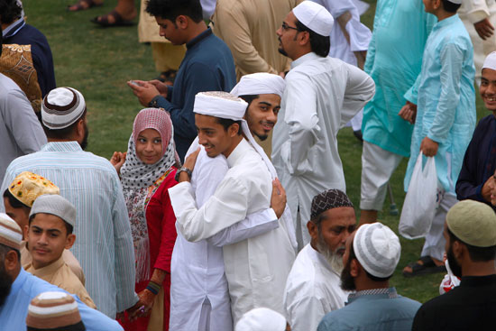 مسلمو العالم يحتفلون بعيد الفطر المبارك (1)