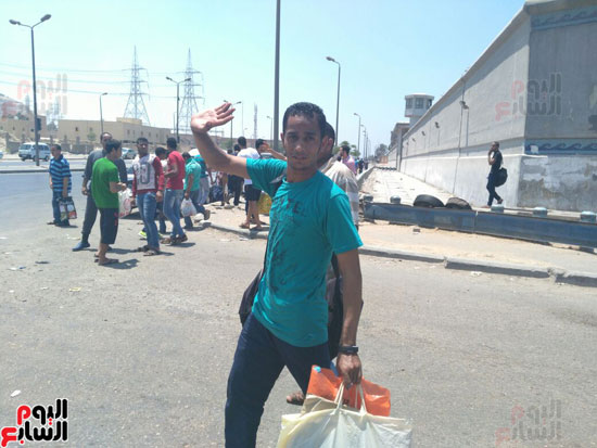 خروج 103 سجناء بالعفو من سجن طرة وسط ترديد هتافات تحيا مصر (3)