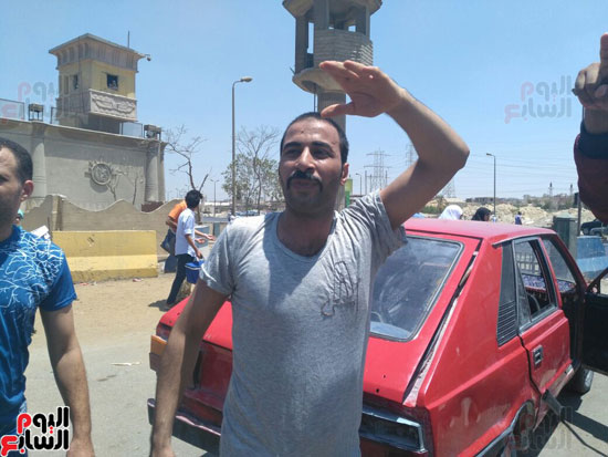 خروج 103 سجناء بالعفو من سجن طرة وسط ترديد هتافات تحيا مصر (9)