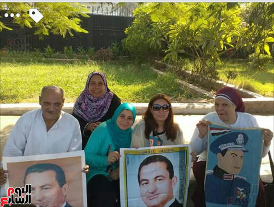 أنصار مبارك أمام مستشفى المعادى العسكرى (2)