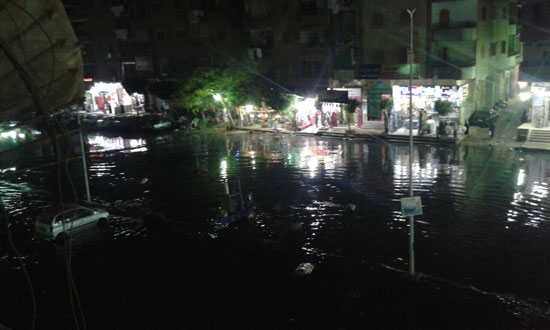 مياه المجارى تغرق شوارع شبرا الخيمة  (1)
