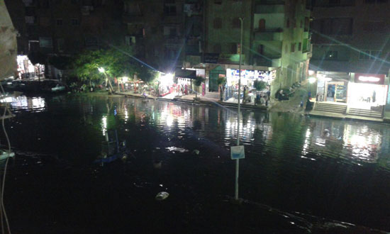 مياه المجارى تغرق شوارع شبرا الخيمة  (2)