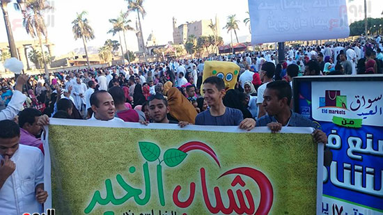 محافظة الاقصر،توزيع كحك العيد، احتفالات عيد الفطر المبارك، ساحة سيدي ابو الحجاج الاقصري (5)