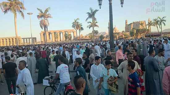 محافظة الاقصر،توزيع كحك العيد، احتفالات عيد الفطر المبارك، ساحة سيدي ابو الحجاج الاقصري (8)