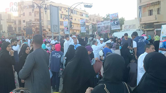 محافظة الاقصر،توزيع كحك العيد، احتفالات عيد الفطر المبارك، ساحة سيدي ابو الحجاج الاقصري (9)
