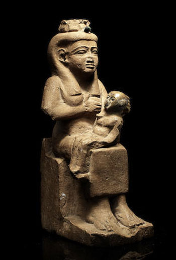تمثال-للربة-إيزيس-و-ابنها-حورس