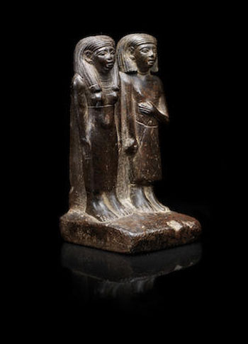 تمثال-من-الحجر-لزوجين