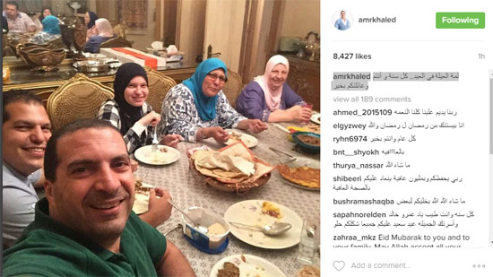 عمرو خالد ينشر صورته مع أفراد عائلته فى العيد  (1)