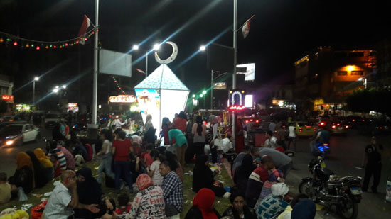  احتفالات أهالى الغربية فى الشارع (1)