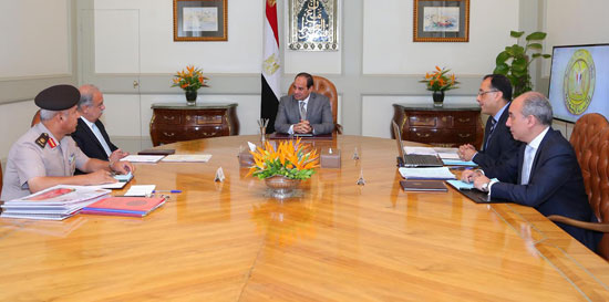 الرئيس السيسى يتابع معدلات الإنشاء للعاصمة الإدارية مع كامل الوزير ووزير الإسكان (4)