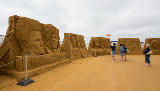 مادونا وجيمس بوند وباتمان الوجوه الأبرز فى النحت على الرمال بفرنسا (4)