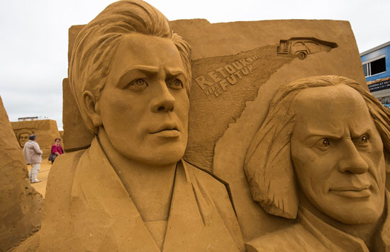 مادونا وجيمس بوند وباتمان الوجوه الأبرز فى النحت على الرمال بفرنسا (7)