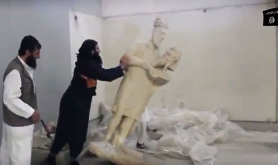 عناصر-داعش-يدمرون-آثار-متحف-نينوى