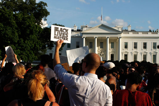 محتجون أمام البيت الأبيض (11)