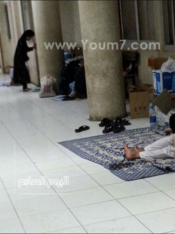 المرضى يفترشون الأرض بمستشفى المنيا الجامعى  -اليوم السابع -8 -2015