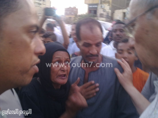 سيدة من أهالى المنطقة تشتكى لمحافظ أسوان من غرق منزلها -اليوم السابع -8 -2015