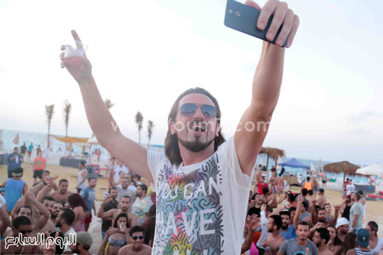 	الـ dj التركى أحمد كليك وselfie مع الجمهور -اليوم السابع -8 -2015
