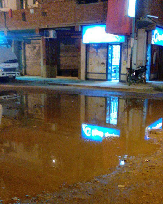 مياه الصرف تغطى شارع العشرينى -اليوم السابع -8 -2015