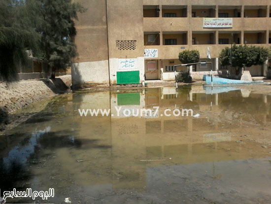  المياه متجمعة داخل فناء المدرسة -اليوم السابع -8 -2015