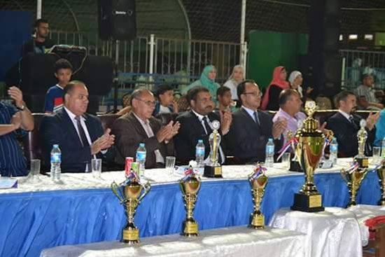 منصة التكريم فى نهائى البطولة قبل توزيع الجوائز وإعلان الفائزين -اليوم السابع -8 -2015