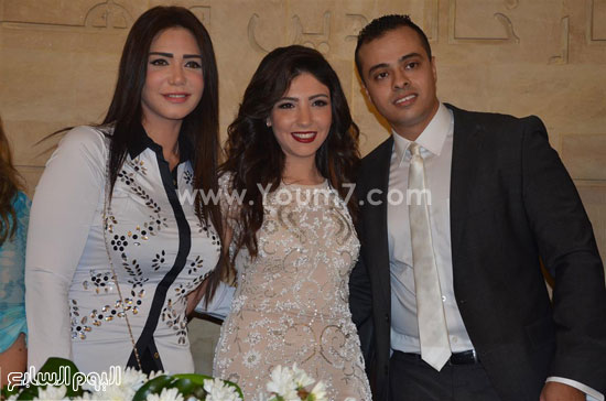  إيناس عز الدين مع العروسين طارق وريم -اليوم السابع -8 -2015