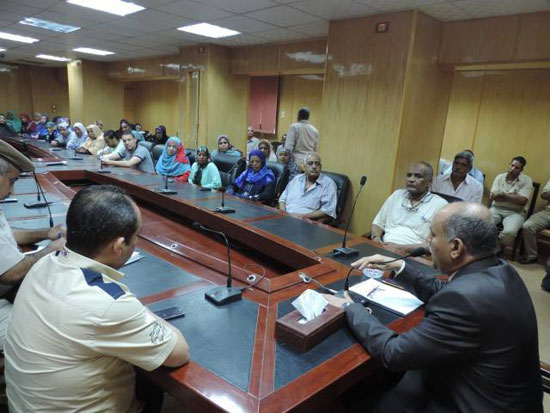 اللواء عمر أحمد ناصر يجتمع بالعاملين المدنيين ويحثهم على حسن التعامل مع الجمهور -اليوم السابع -8 -2015