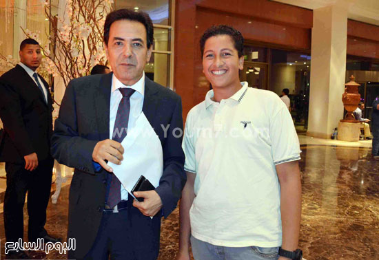 خيرى رمضان وأحد المعجبين رامى -اليوم السابع -8 -2015