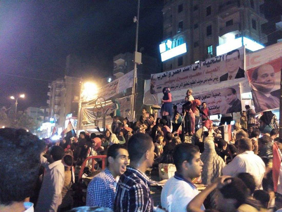 اللافتات داخل ميدان الزراعيين أثناء الاحتفالات -اليوم السابع -8 -2015