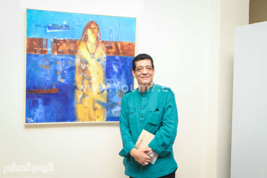 	الفنان محمد الطراوى بجانب لوحتة عن قناة السويس -اليوم السابع -8 -2015