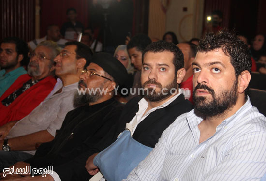 الفنان عمرو يوسف والسيناريست أيمن مدحت خلال الاحتفالية -اليوم السابع -8 -2015