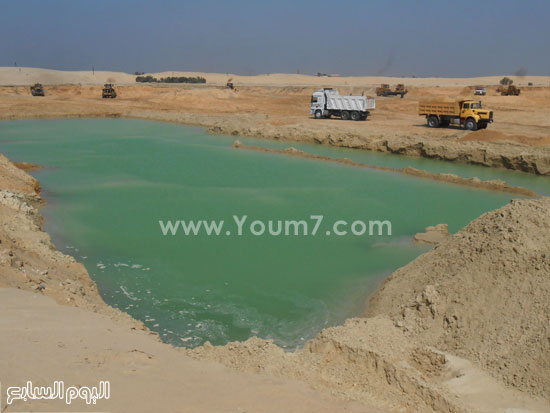  رقعة مياه تظهر بموقع حفر القناة. -اليوم السابع -8 -2015