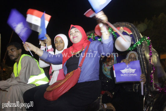 رفع أعلام مصر وقناة السويس  -اليوم السابع -8 -2015