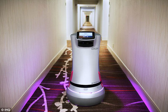 الروبوت الجديد لخدمة الغرف  -اليوم السابع -8 -2015