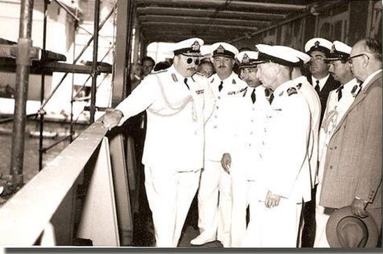 الملك فاروق بالبدلة العسكرية فى عرض القناة  -اليوم السابع -8 -2015