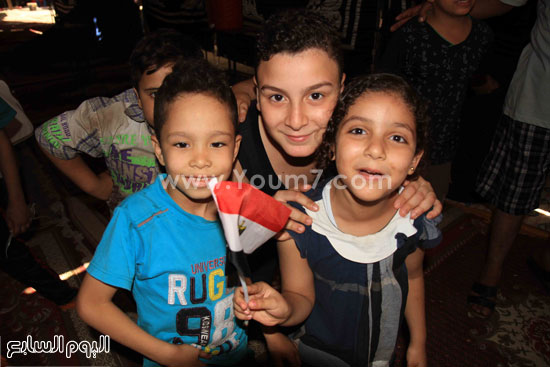 أطفال يحملون علم مصر -اليوم السابع -8 -2015