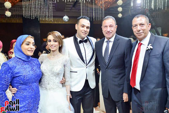  تامر حسنى يفاجئ ابنة الشهيد مصطفى إبراهيم الخطيب فى حفل زفافها (10)