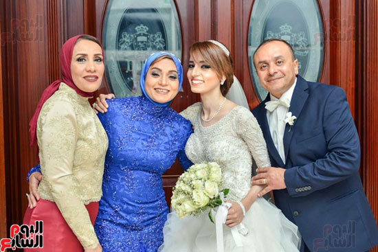  تامر حسنى يفاجئ ابنة الشهيد مصطفى إبراهيم الخطيب فى حفل زفافها (8)