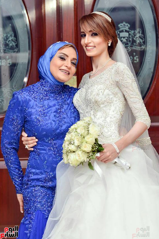  تامر حسنى يفاجئ ابنة الشهيد مصطفى إبراهيم الخطيب فى حفل زفافها (9)