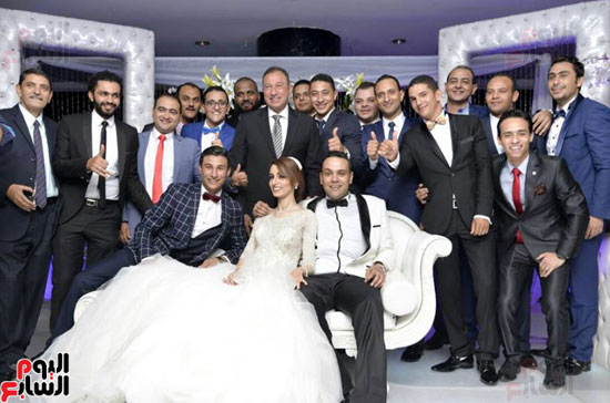  تامر حسنى يفاجئ ابنة الشهيد مصطفى إبراهيم الخطيب فى حفل زفافها (18)