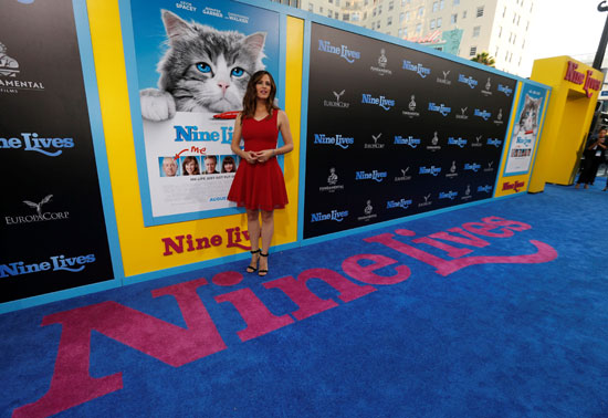 جينيفر جارنر تتألق بفستان أحمر فى العرض الأول لفيلم Nine Lives (5)
